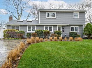 15 Newtown Ln, Melville, NY 11747