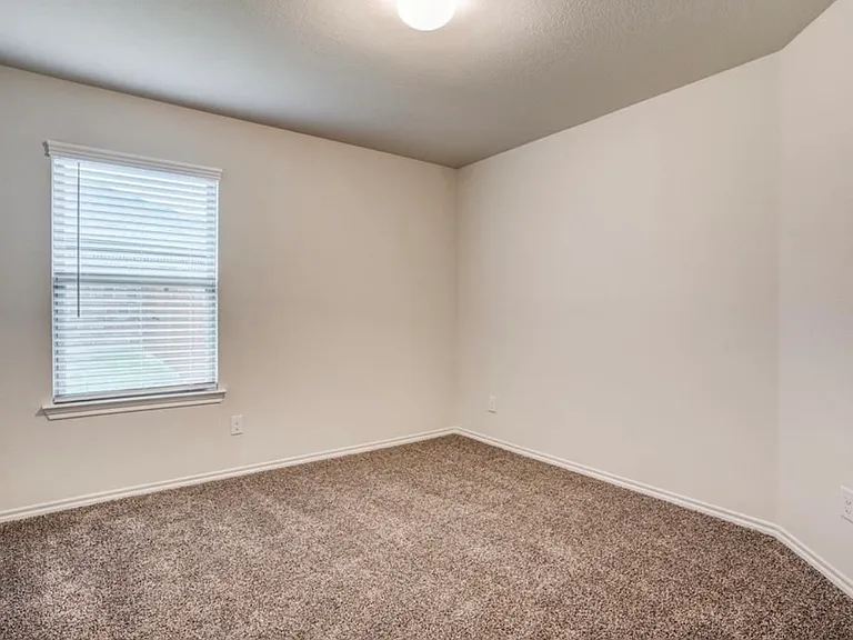 2426 Lupton St — Photo 11