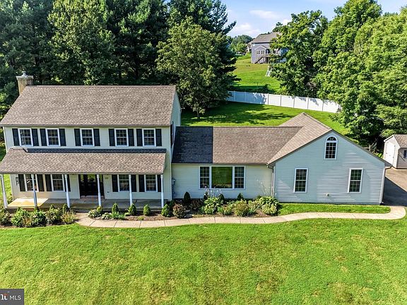 2nd image of 225 Woodview Rd