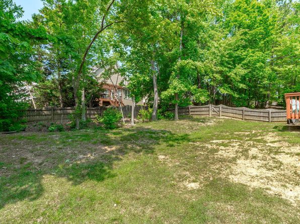 1095 Vauxhall Dr, Apex, NC 27502