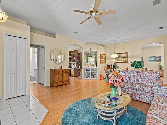 4th image of 983 NW Tuscany Drive