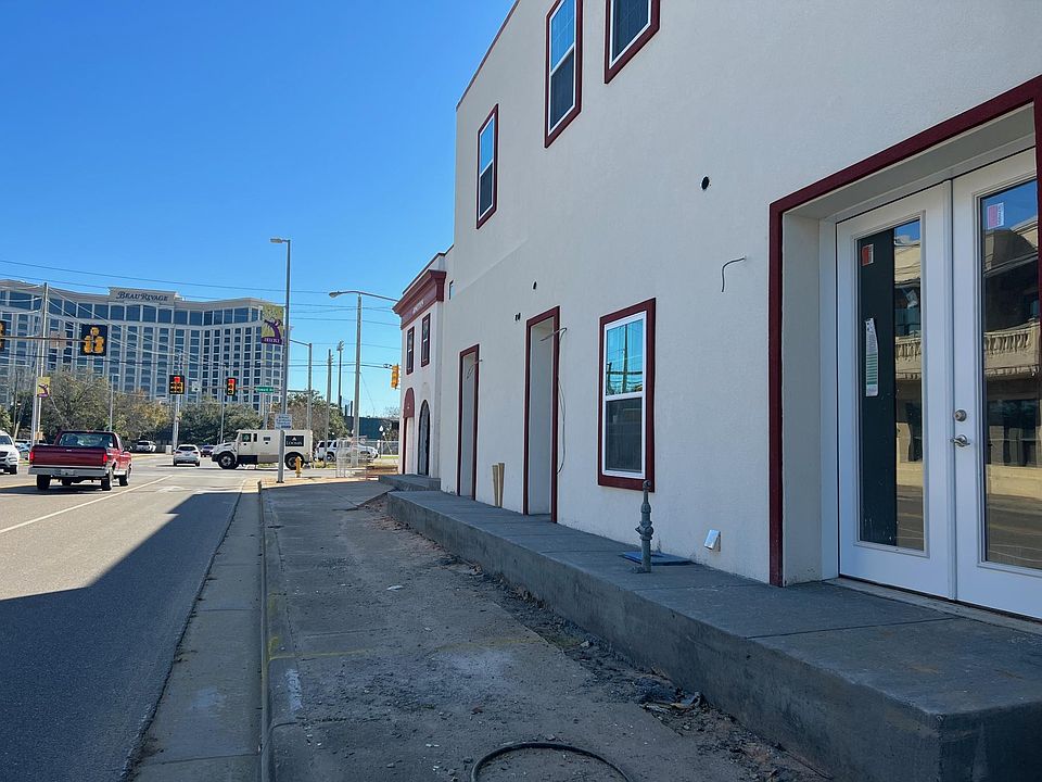 2nd image of 902 Howard Ave #11