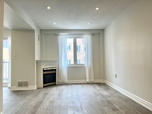 75 Weldrick Rd E #834, Richmond Hill, ON L4C 0H9