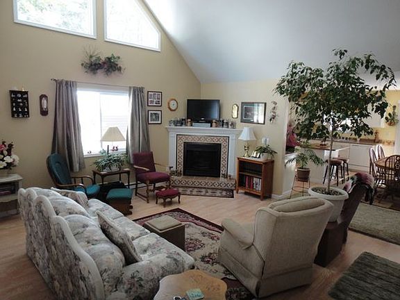 4th image of 9298 E Pine Ave