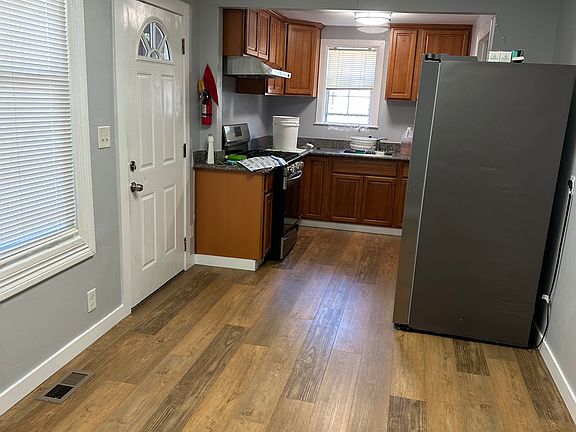 2nd image of 2203 8th Ave #2
