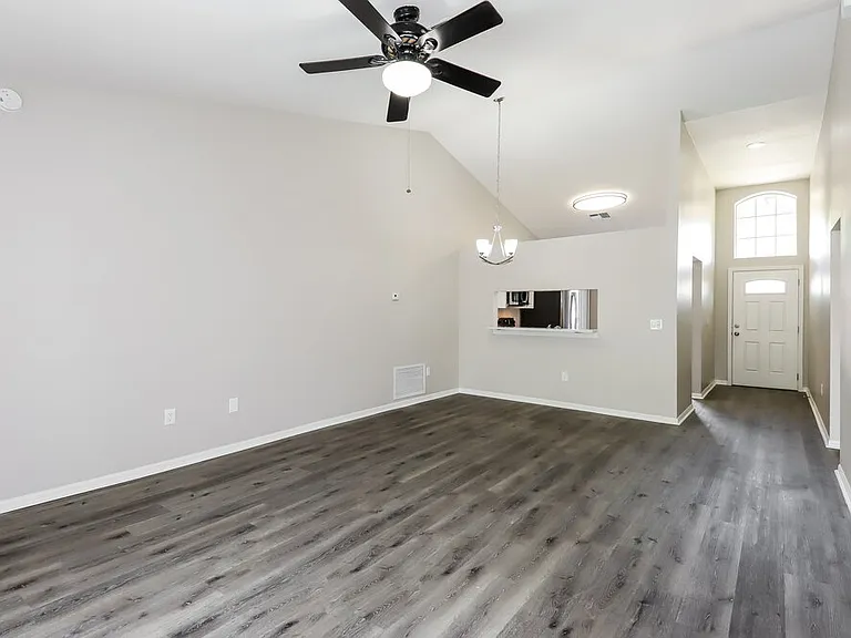 206 Lookout Dr — Photo 3