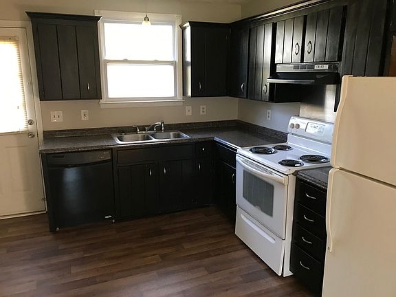 2nd image of 2829 Brunswick Dr #B