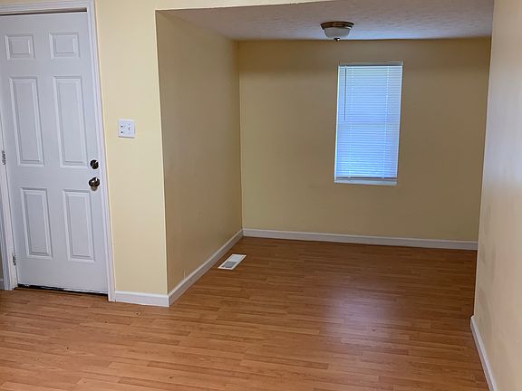 4th image of 1944 Denune Ave