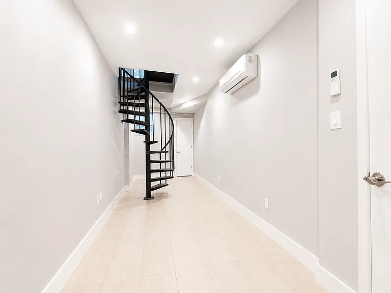901 Saint Johns Pl #1A — Photo 4