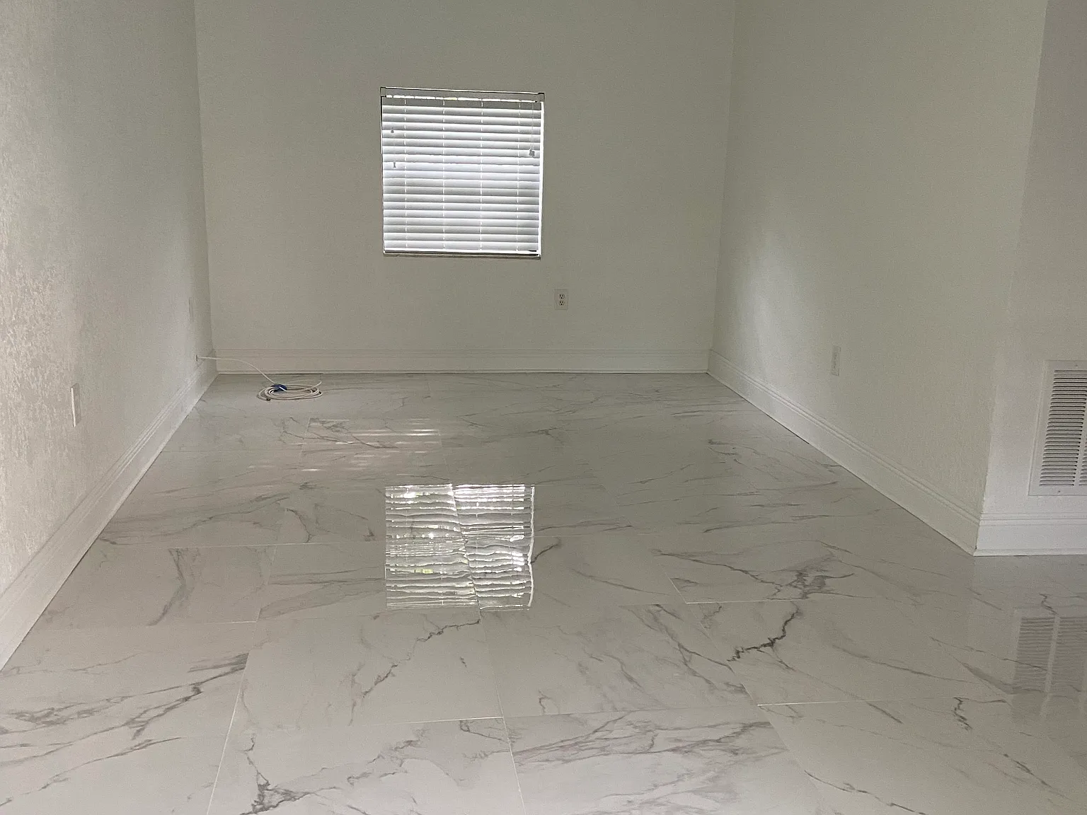 2 bed, 900 sqft, $2,700 — Photo 4