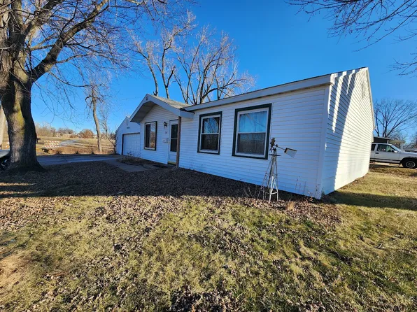 795 S 6th St, Marion, IA 52302