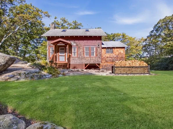 14 Saugtaug Trl, Byram Twp., NJ 07821
