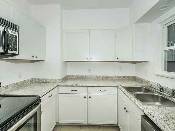 2nd image of 1442 Pine St