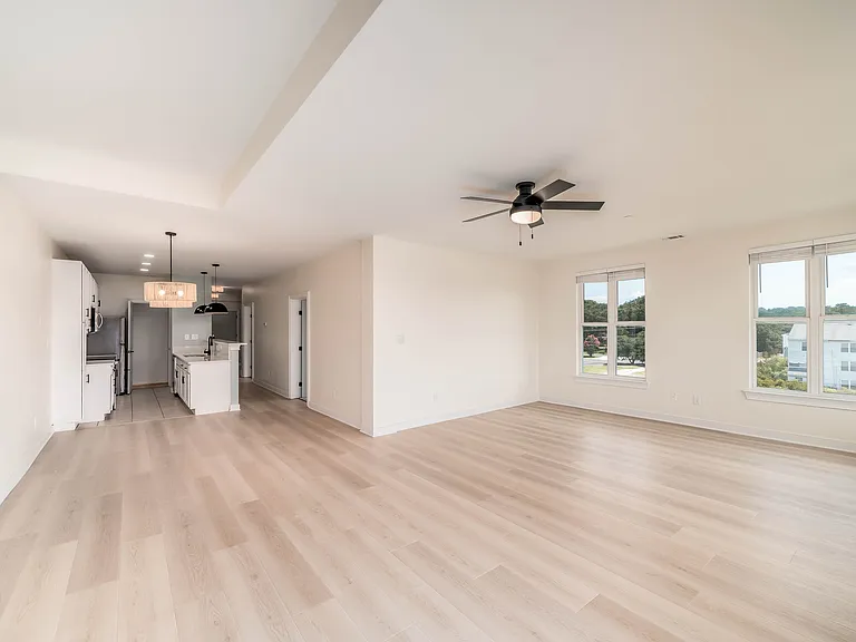 2221 Pretty Lake Ave — Photo 10