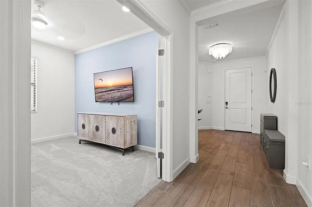 3 bed, 3.0 bath, 2202 sqft, $4,200 — Photo 3