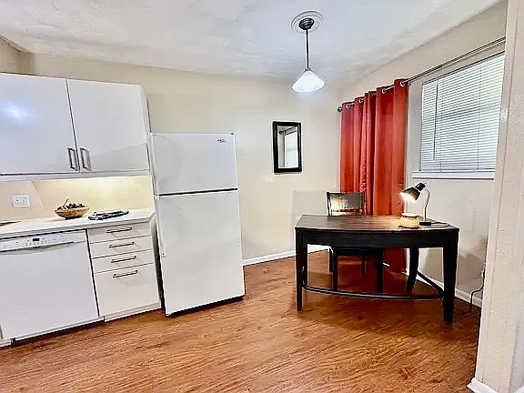1 bed, 850 sqft, $1,700 — Photo 4