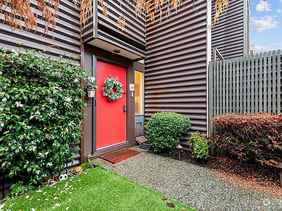 3rd image of 300 7th Avenue S #18