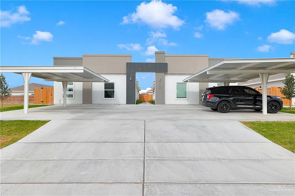 2 bed, 2.0 bath, 10214 sqft, $1,100 — Photo 1