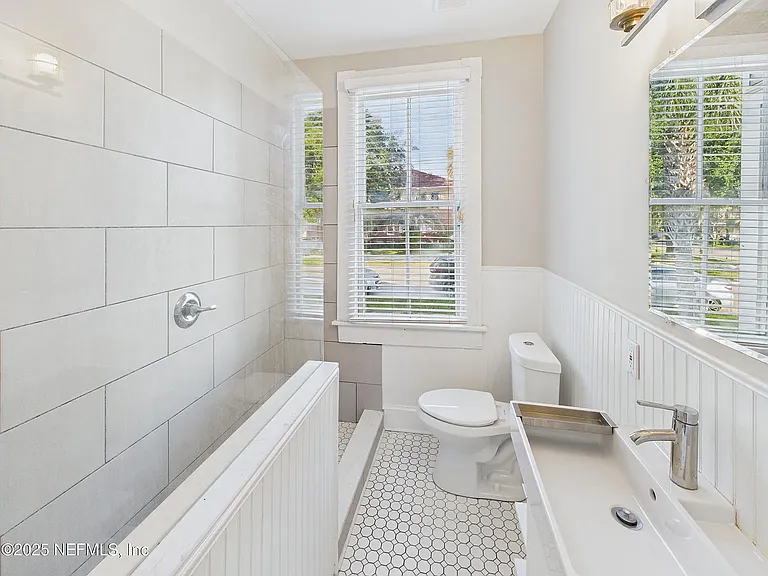 1251 Hubbard St #1 — Photo 13