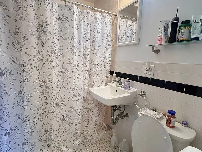 15 Euston Rd #12B — Photo 5