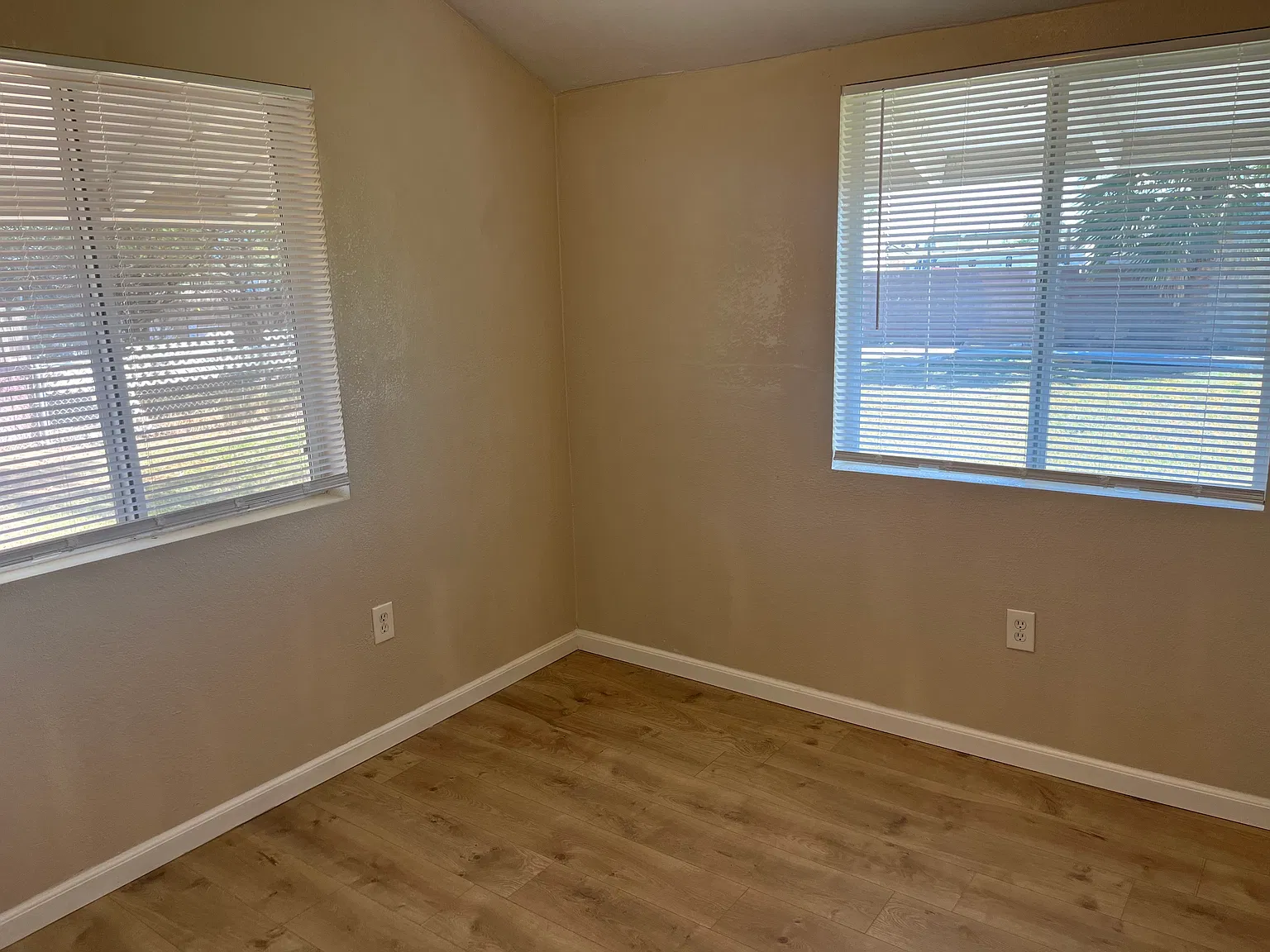 2 bed, 900 sqft, $999 — Photo 3