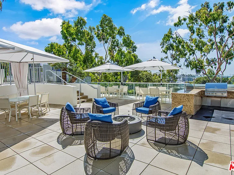 13700 Marina Pointe Dr #510 — Photo 33
