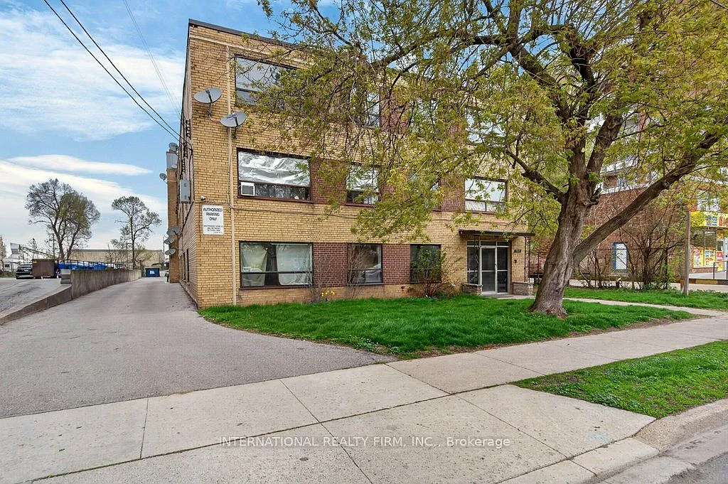 2 bed, $1,545 — Photo 2