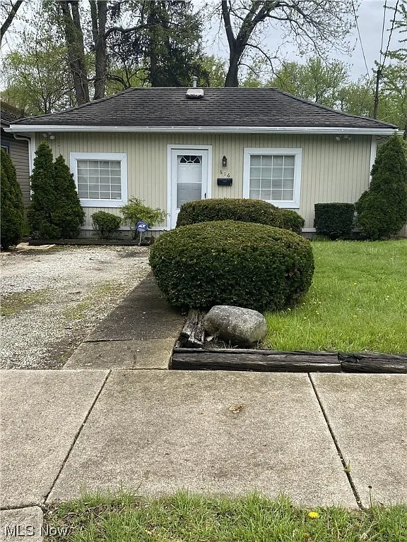 616 Evans Ave photo 1