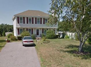 35 Sandy Ln, Lowell, MA 01854
