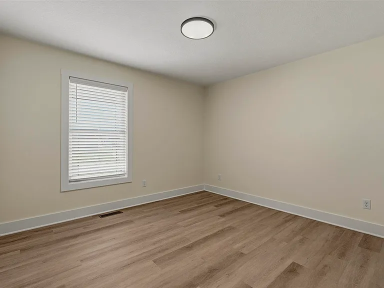 498 Tundra Ave — Photo 17