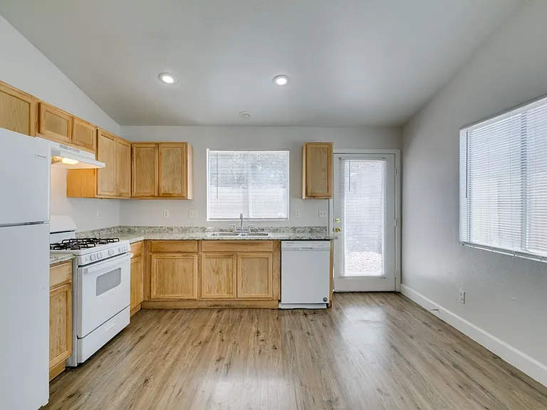 9660 Crystal Ridge Rd — Photo 28