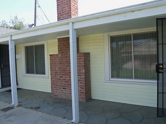 1130 Line St photo 1