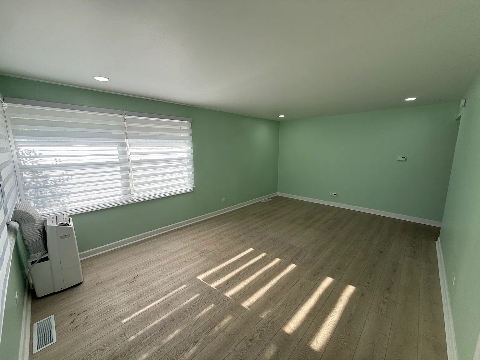 3 bed, 1134 sqft, $2,000 — Photo 3