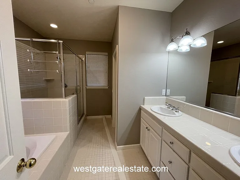 786 El Paseo Dr — Photo 7