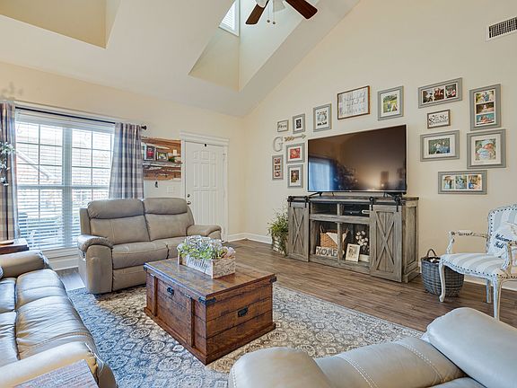 5th image of 3022 Michalean Dr