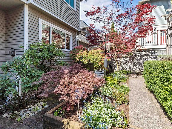 2nd image of 223 Keith Rd E #304