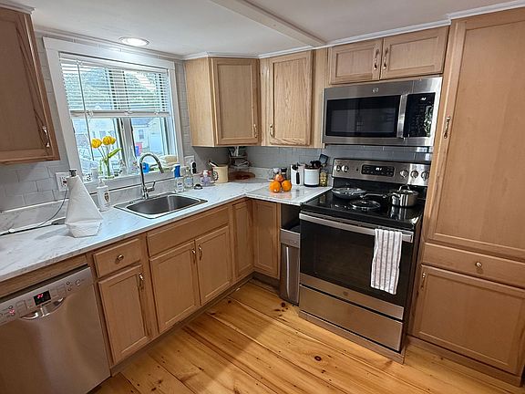 3rd image of 19 Portsmouth Ave #A