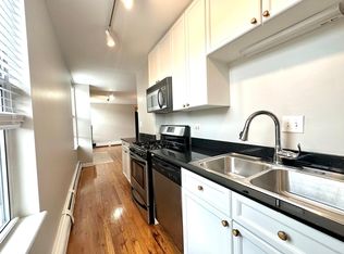 800 W Lill Ave APT 202, Chicago, IL 60614