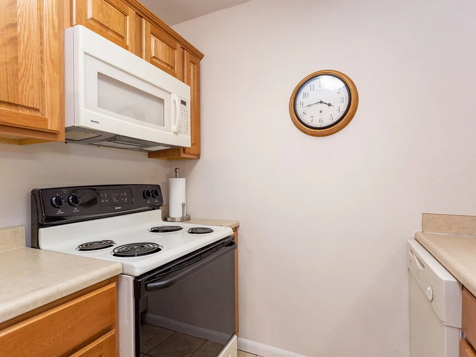 Lakeview Apartments — Photo 2