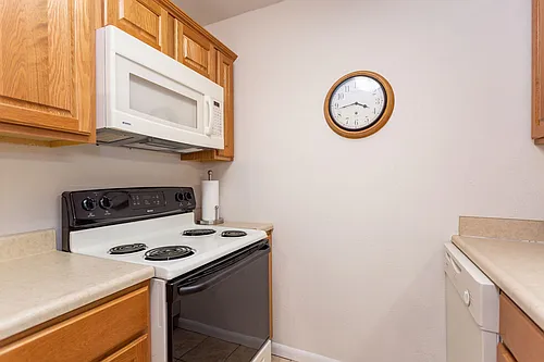 Lakeview Apartments Photo 1