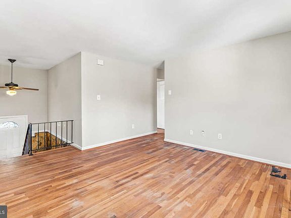 5th image of 303 E Staunton Ave