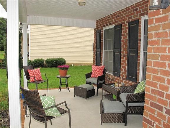 2nd image of 208 Duncraig Dr