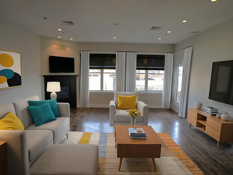 170 Bowen St #3 — Photo 1