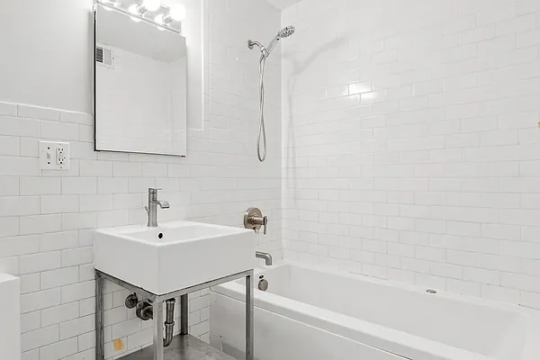 Rented by SLR REAL ESTATE | media 6