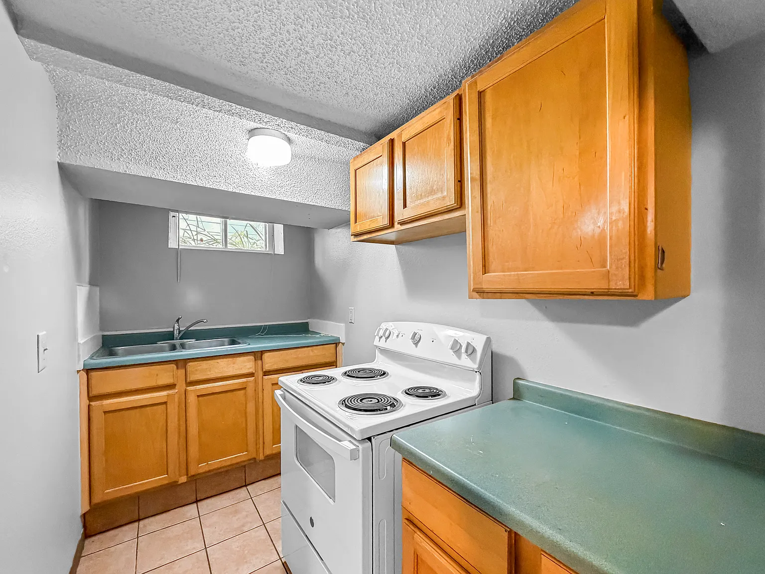 2 bed, 330 sqft, $765 — Photo 4