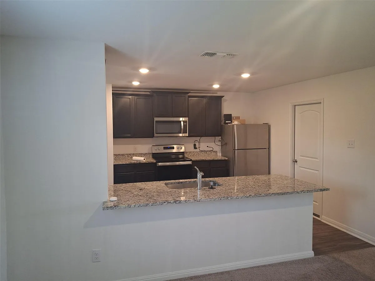 Building Photo - 405 Riverdale Dr