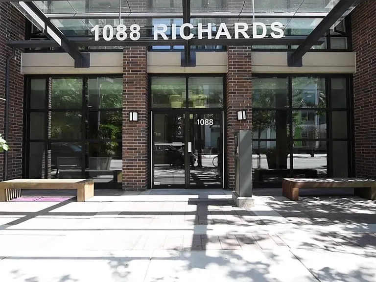 1088 Richards St #716 — Photo 13