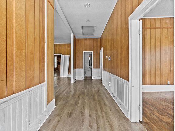 2nd image of 214 Dutton St
