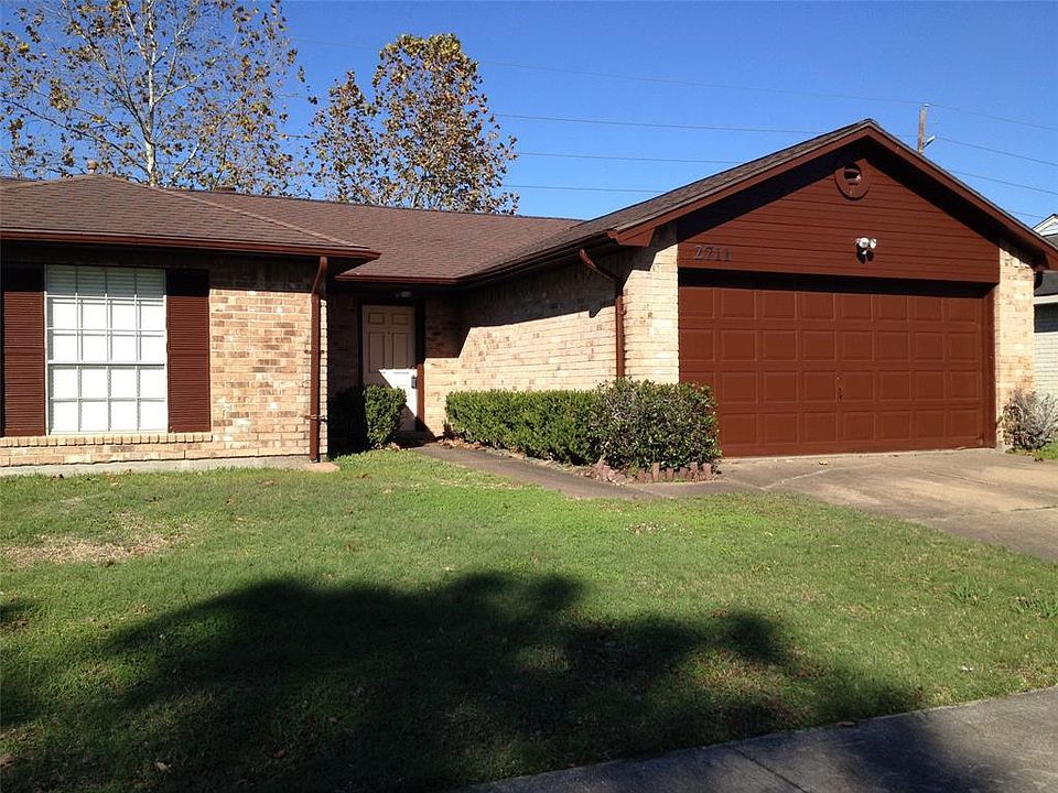 1st image of 2711 N Brompton Dr