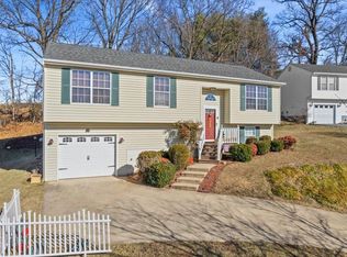 217 Greenwood Rd, Staunton, VA 24401
